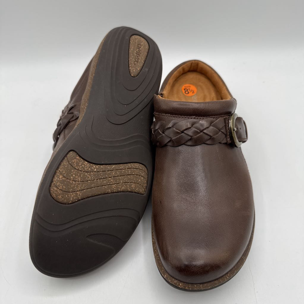 8.5 leather clogs