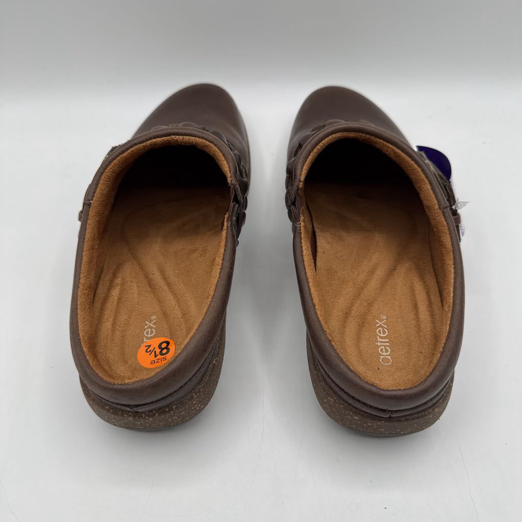 8.5 leather clogs