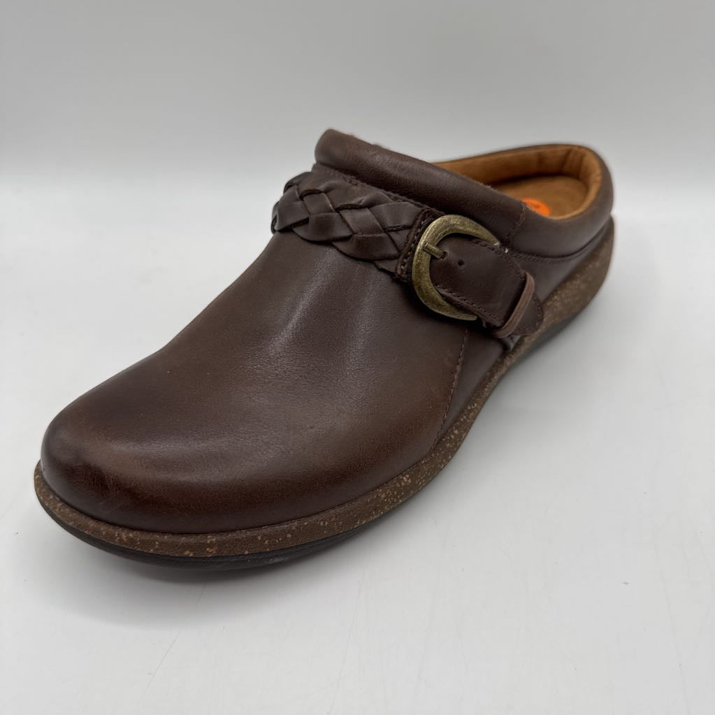 8.5 leather clogs