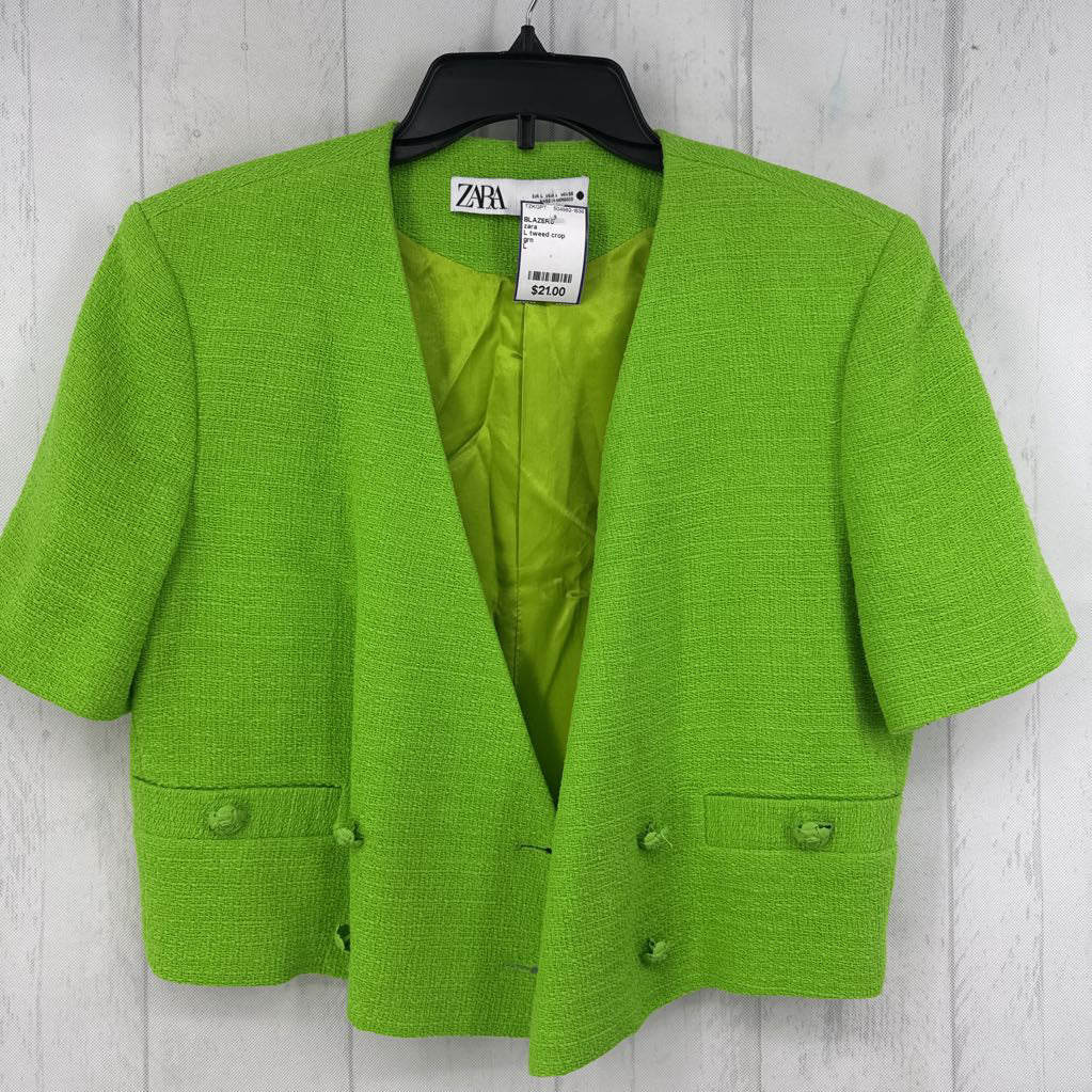 L tweed crop jacket w/ flower buttons