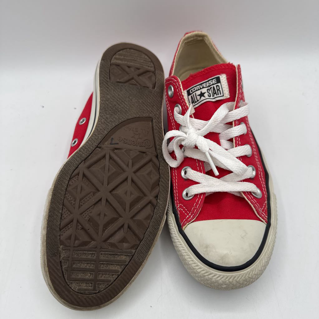 7 lace-up sneaker