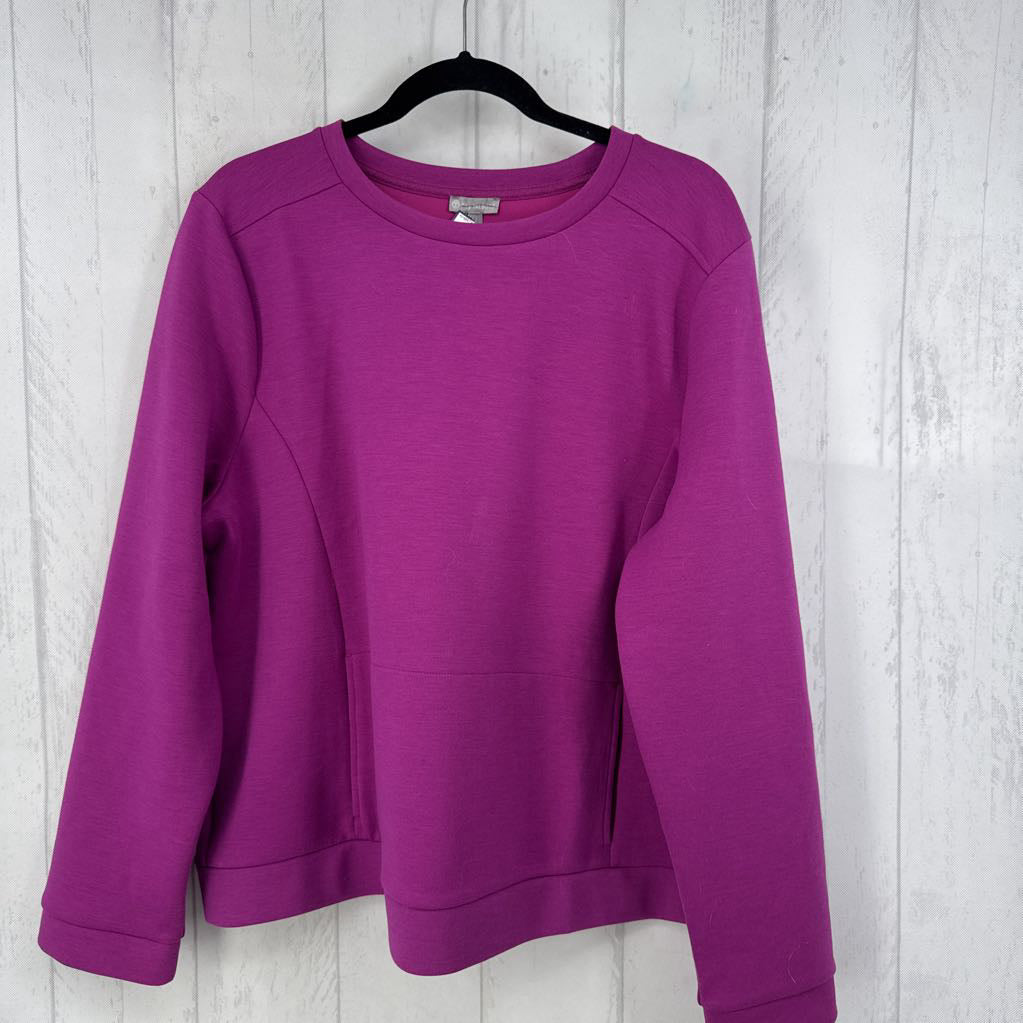 XL crewneck sweatshirt