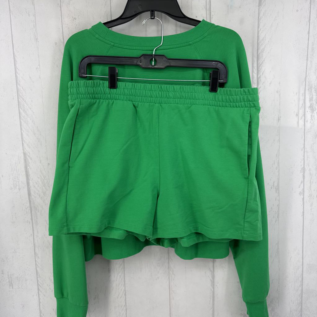 L/XL crewneck sweatshirt & shorts set
