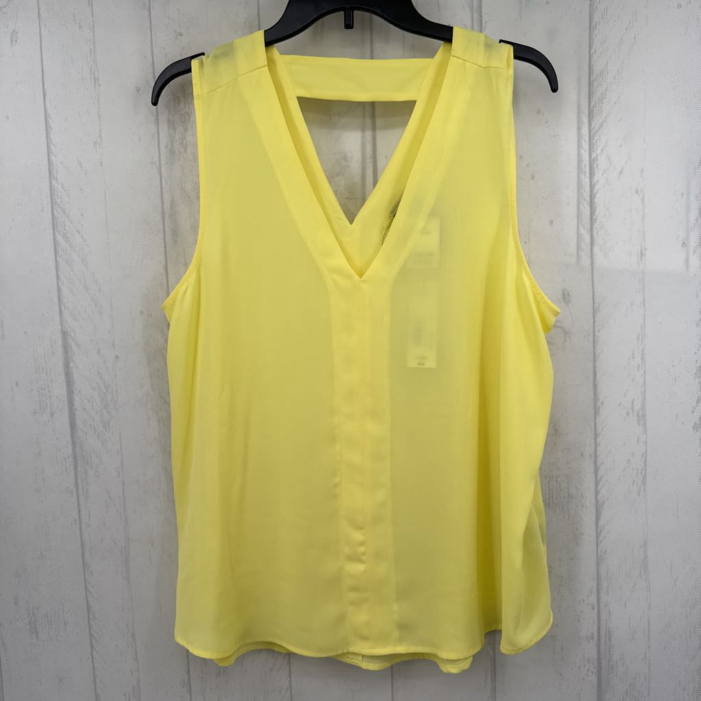 R29 XL v-neck cutout back tank