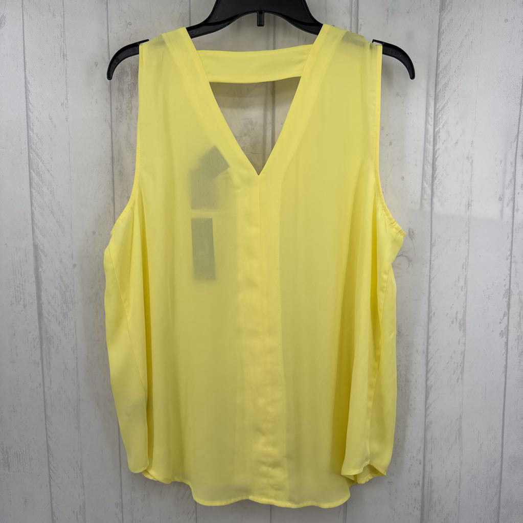 R29 XL v-neck cutout back tank