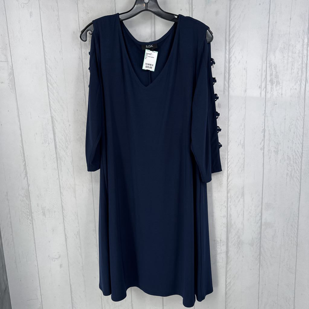 XL v-neck silver grommet rings 3/4 slv dress