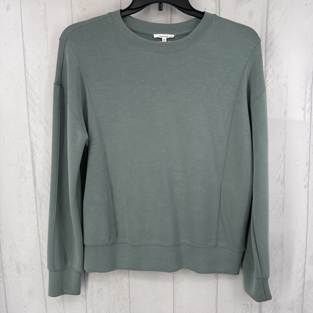 S crewneck sweatshirt