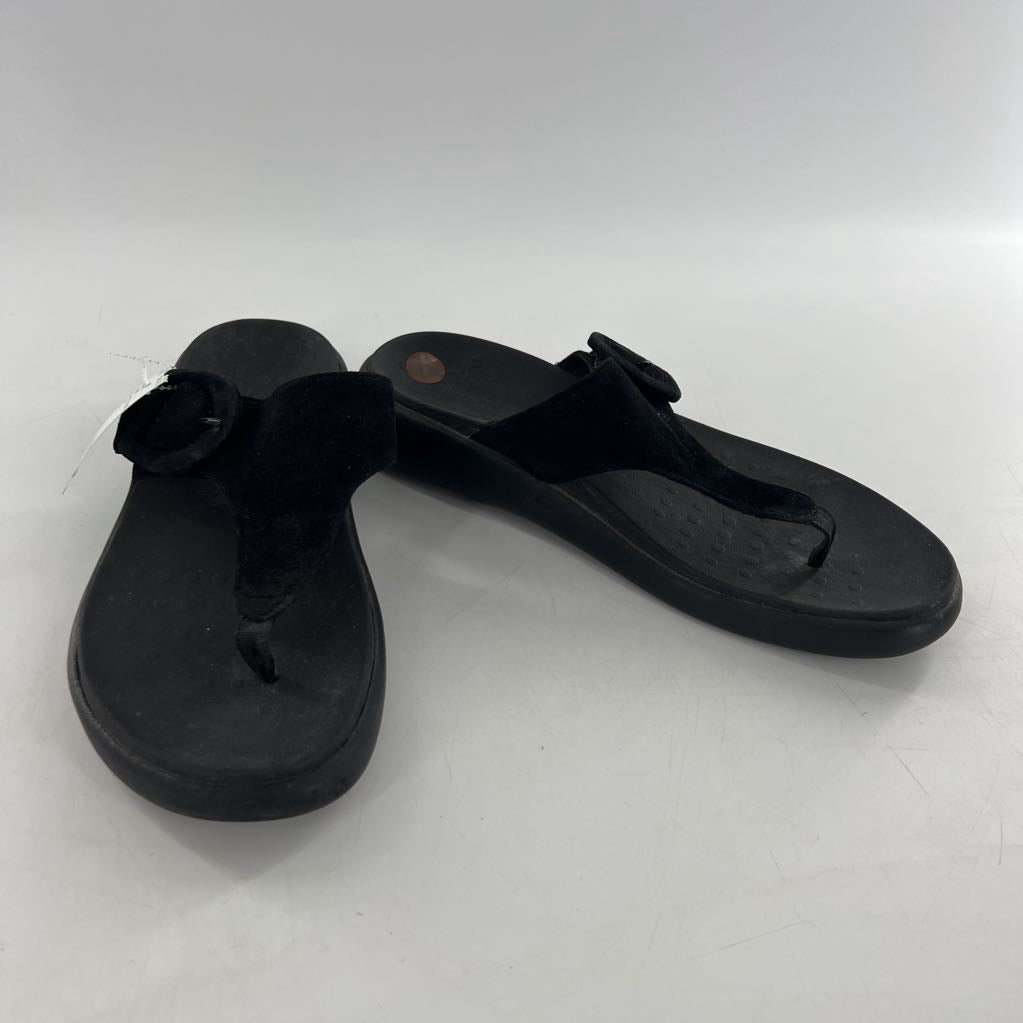 10 suede t-strap flip flops