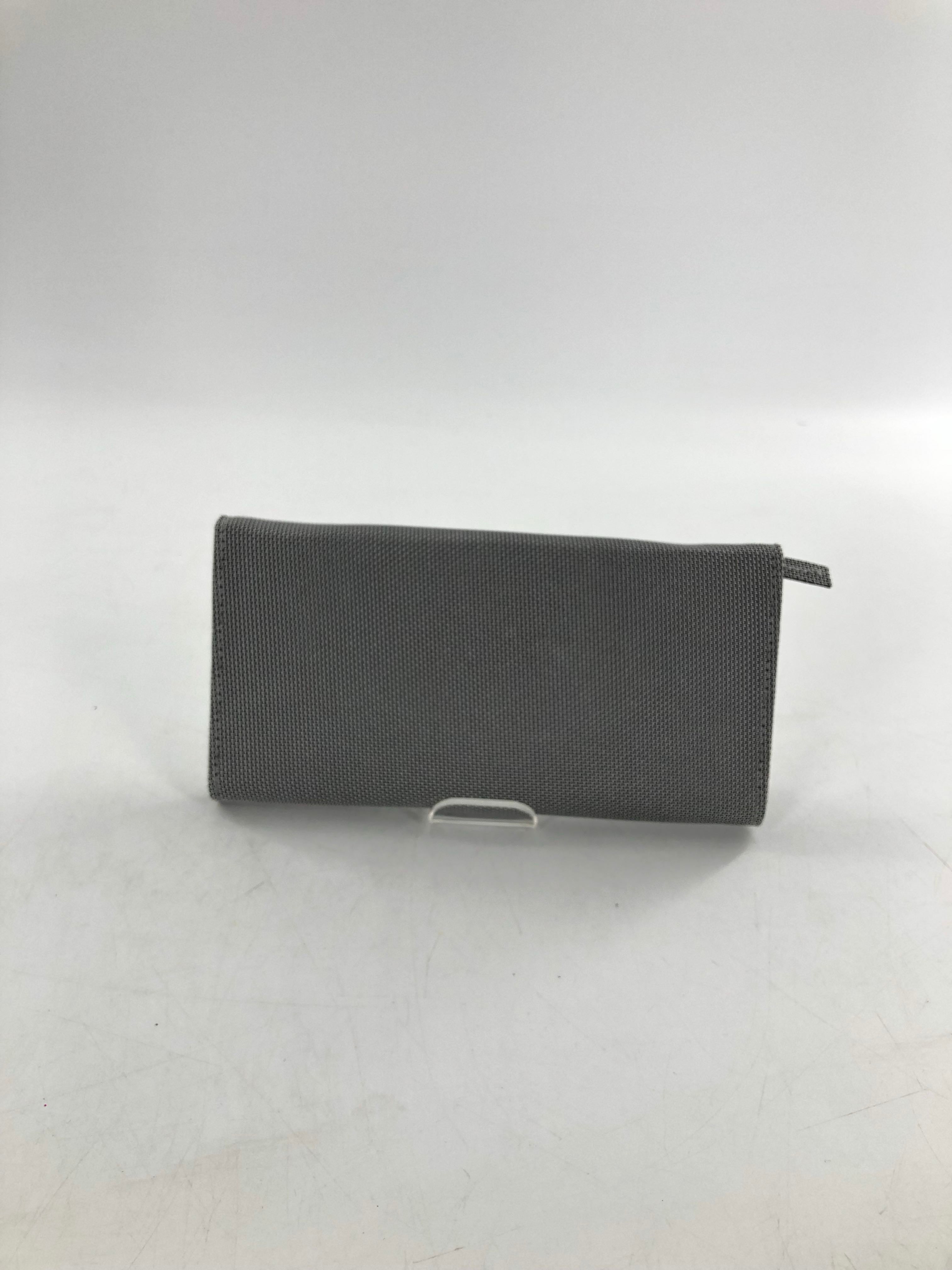 R95 continental wallet