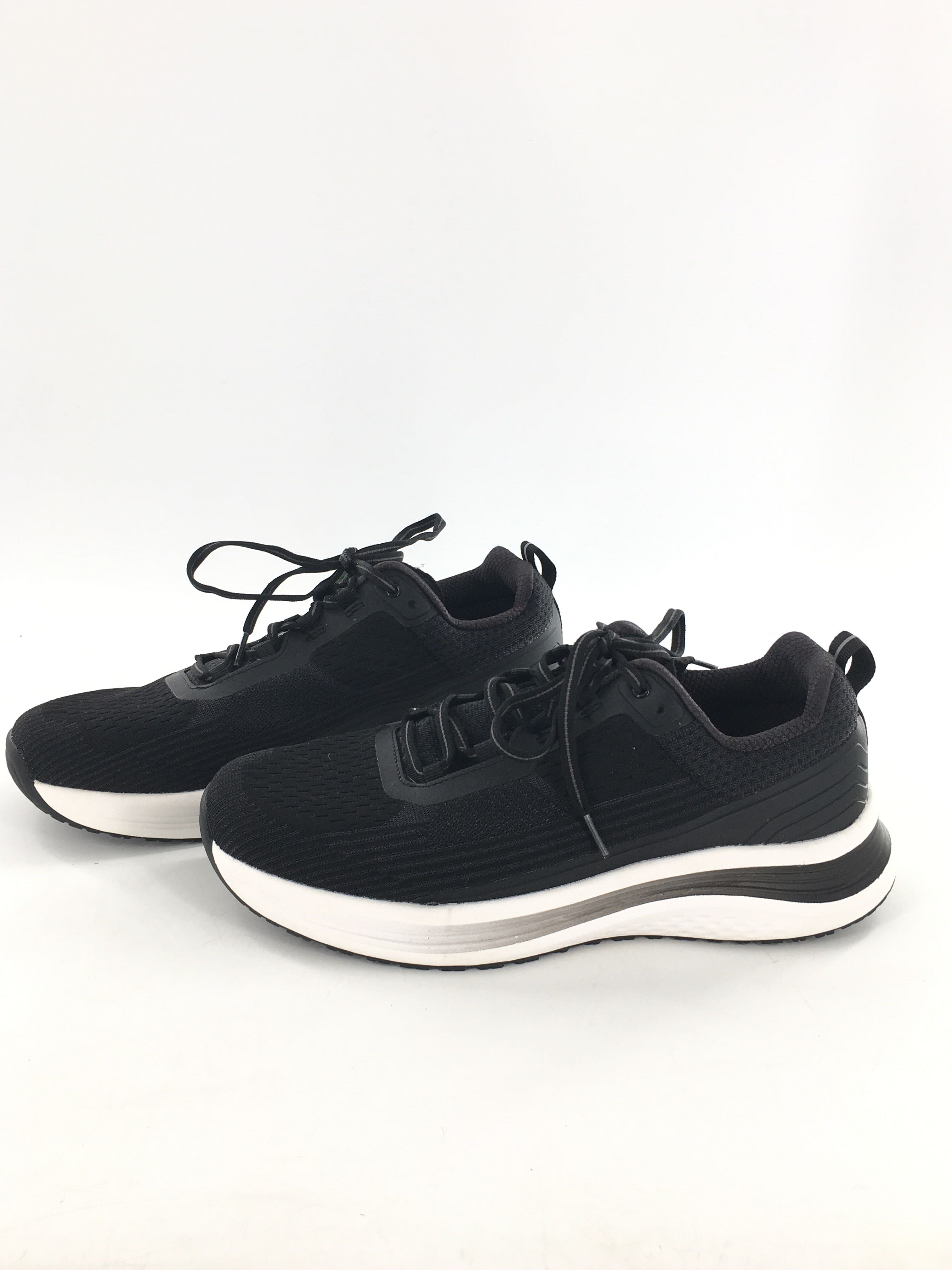 11 lace-up sneaker