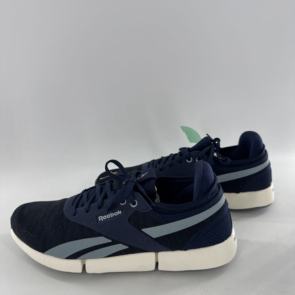 9.5 lace-up sneaker