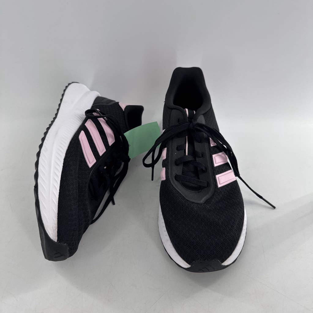8.5 lace-up sneaker