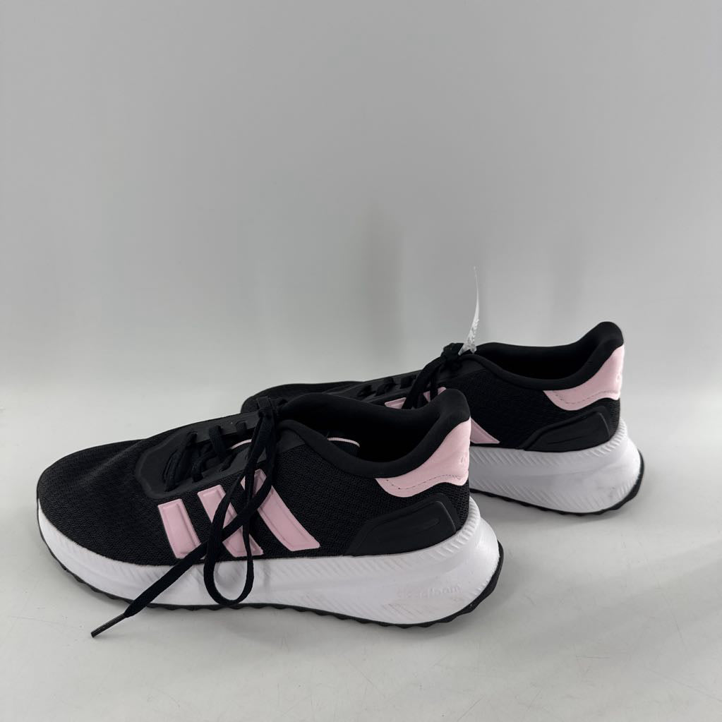 8.5 lace-up sneaker