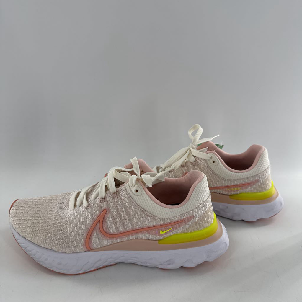9.5 lace-up sneaker