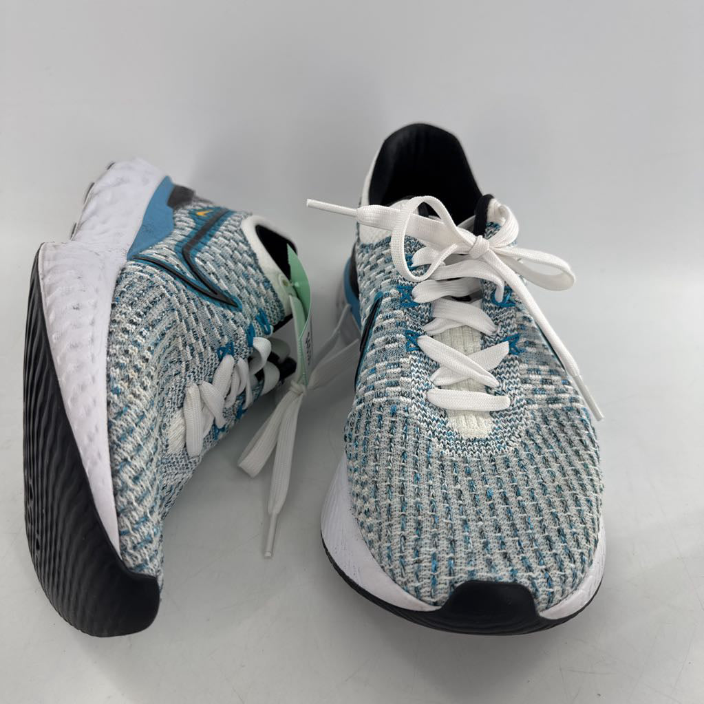 8 lace-up sneaker