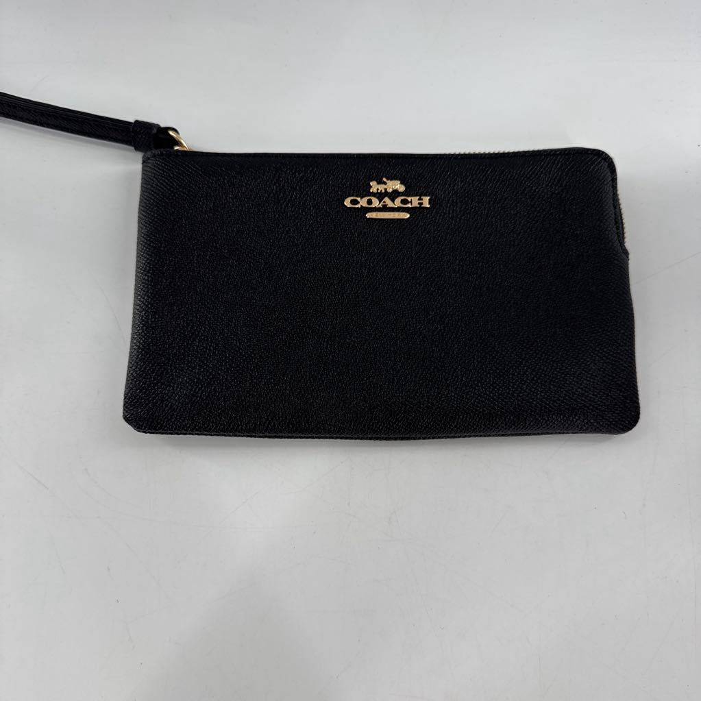 R118 pebbled leather wristlet