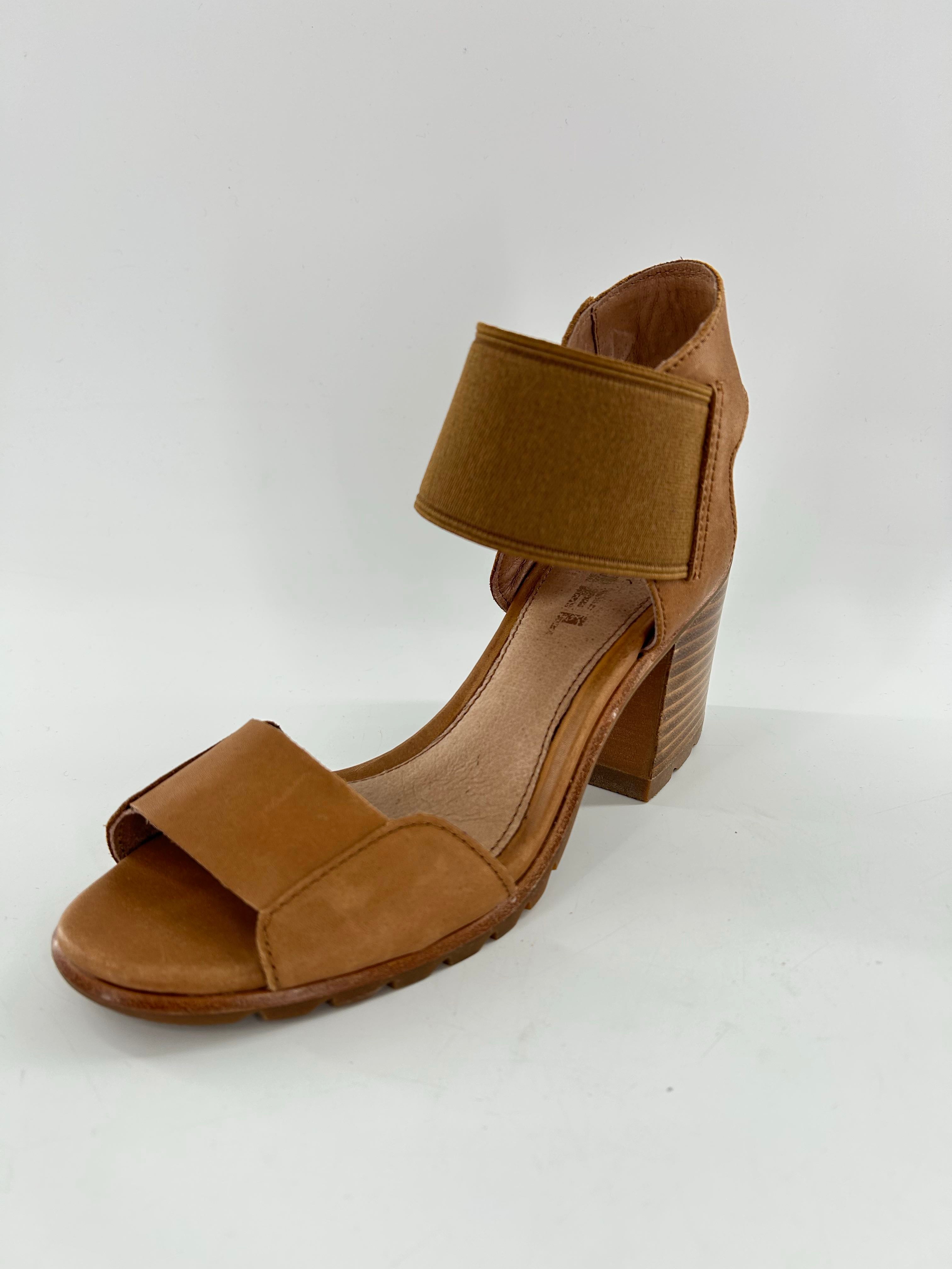 7 leather block heel sandal