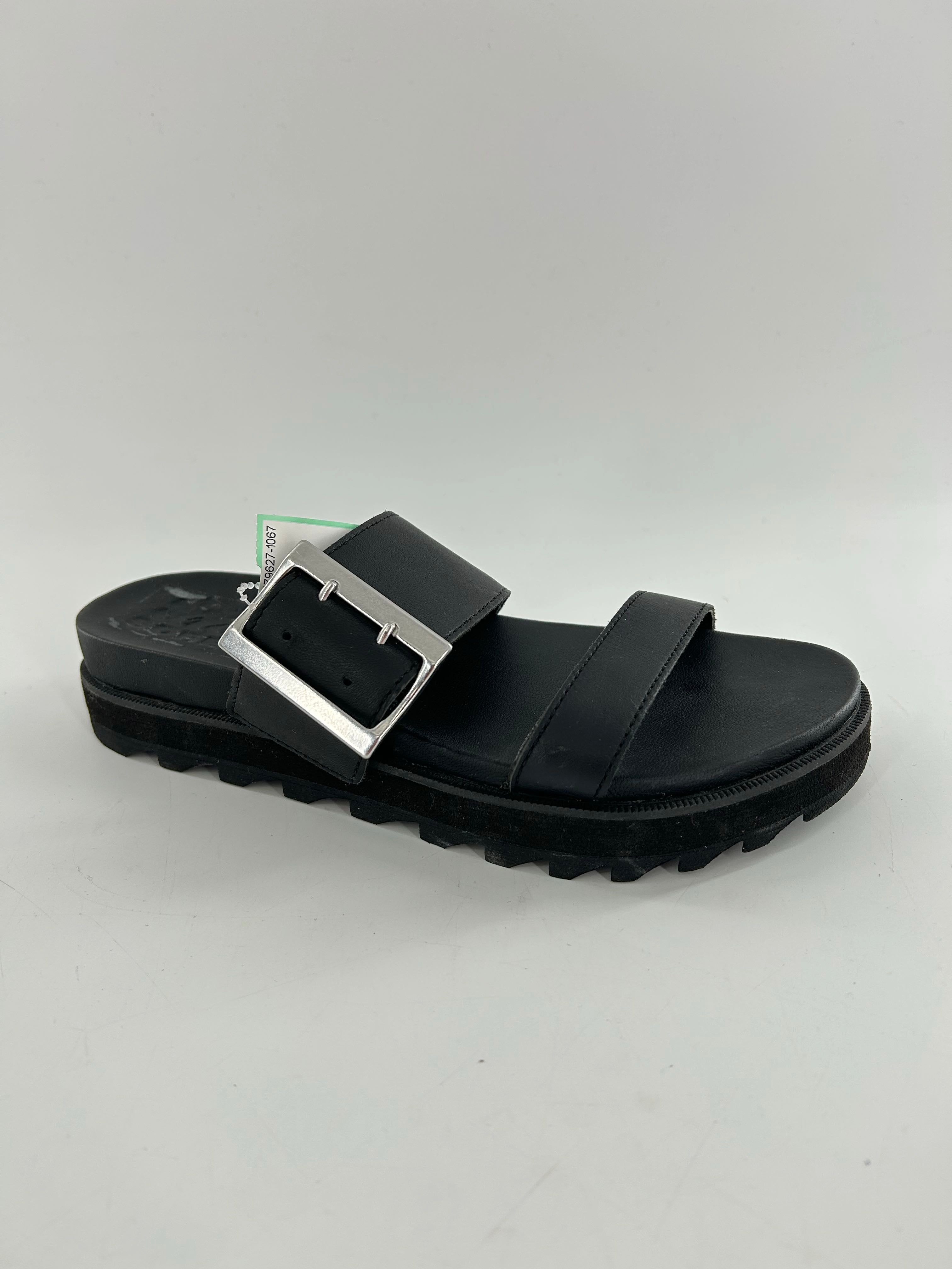 7 leather buckle strap sandal