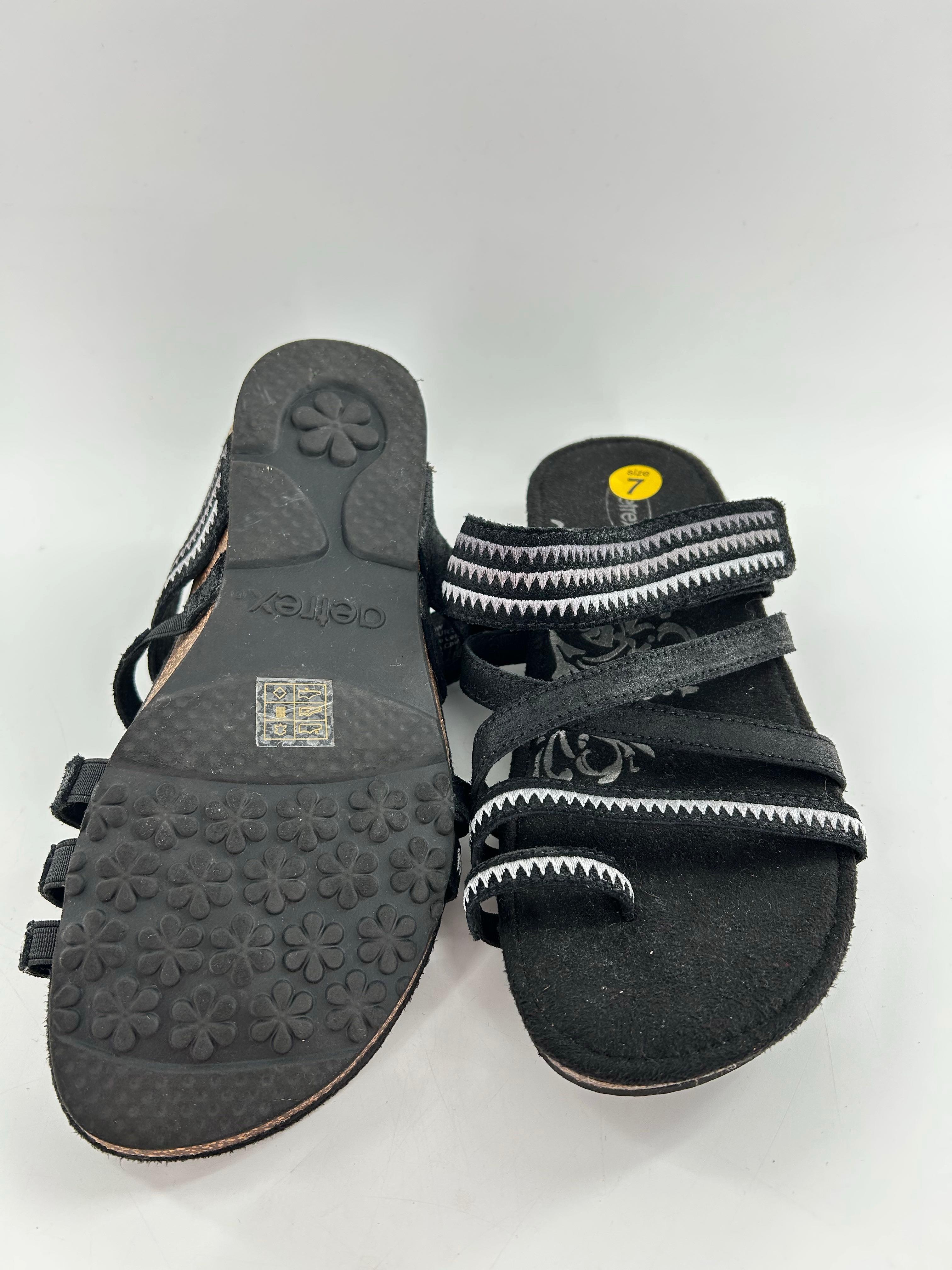 7 velcro strappy sandal