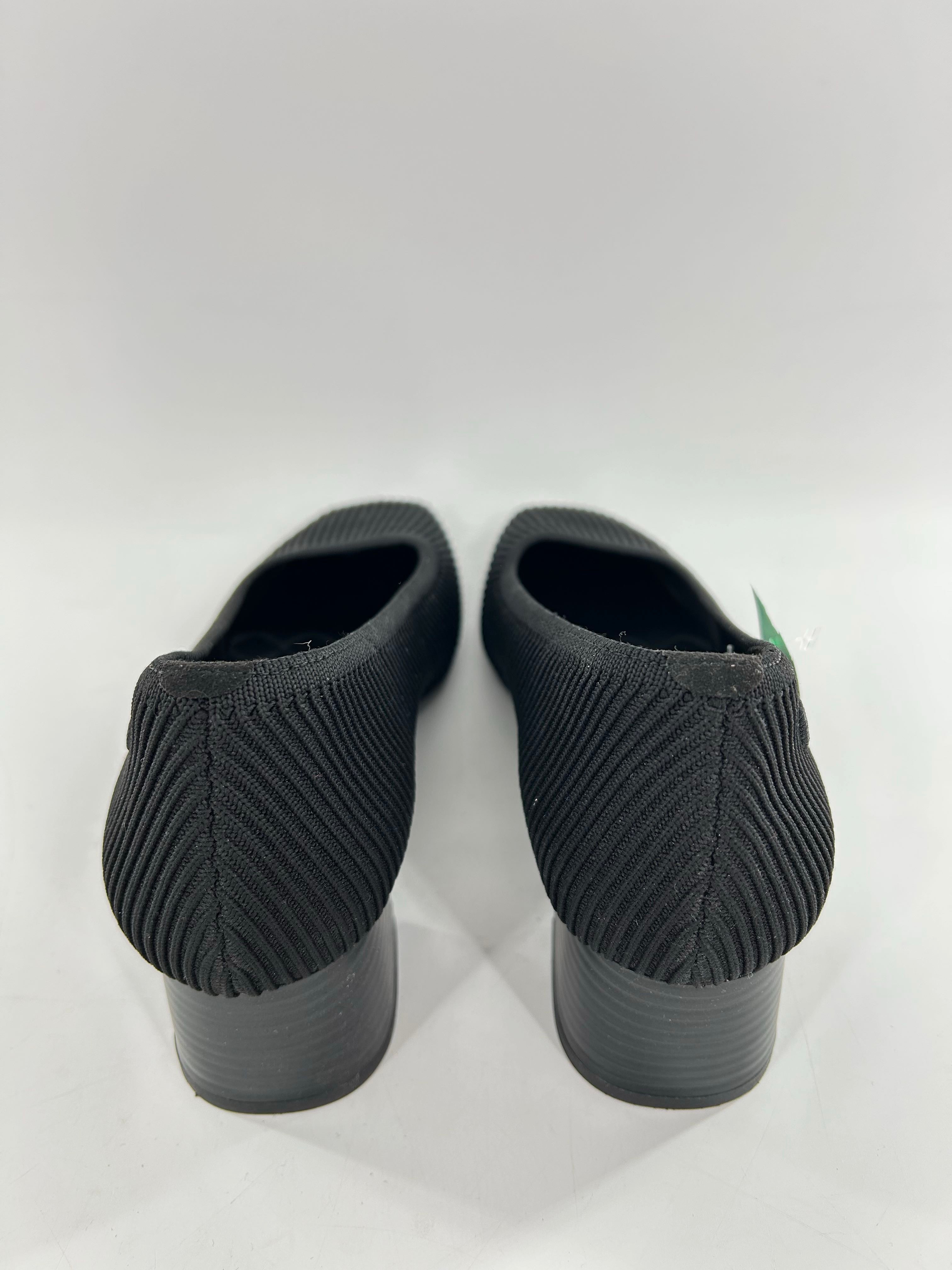 8 knit low heel pump