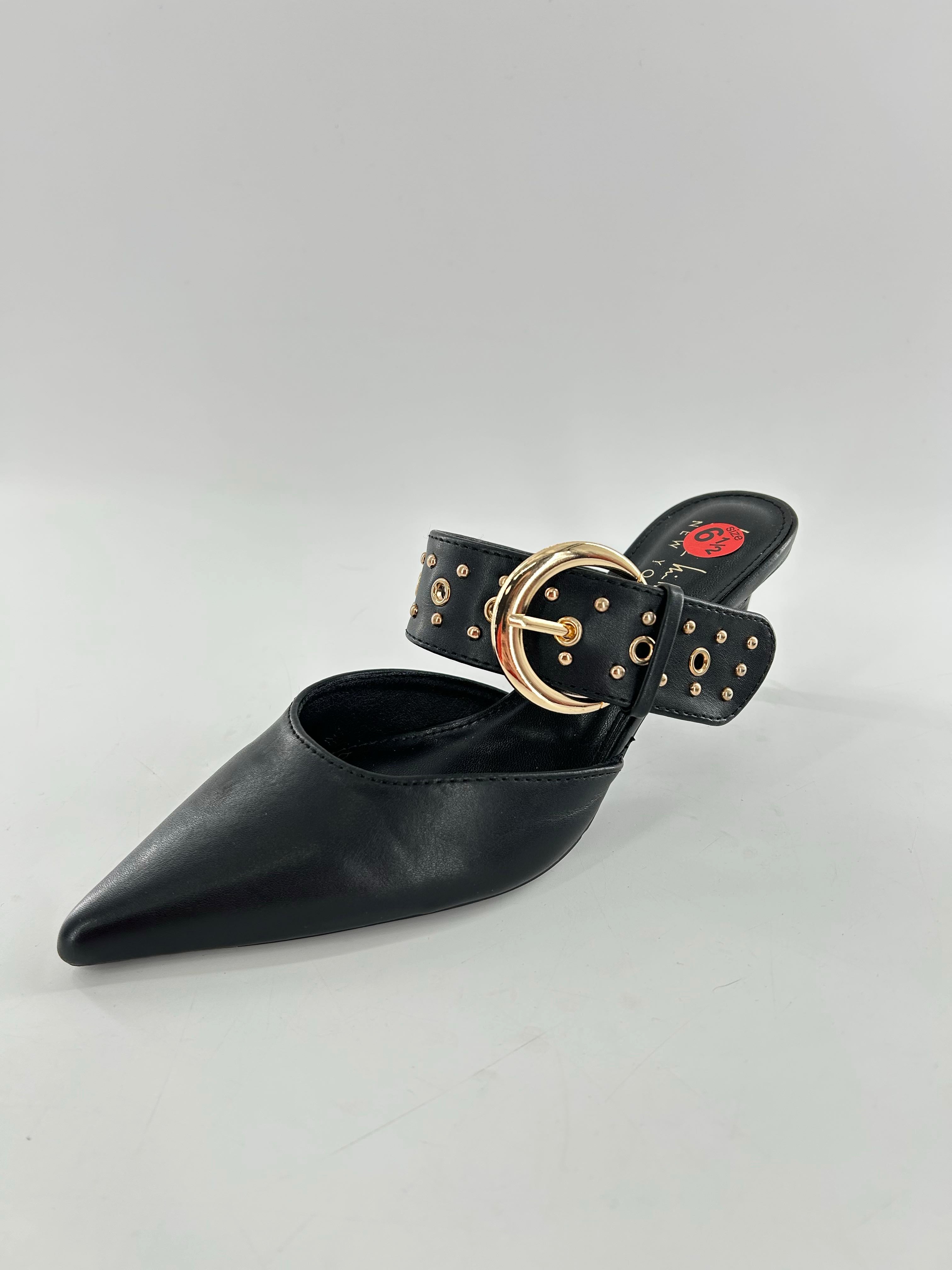 6.5 grommet buckle low heel pumps