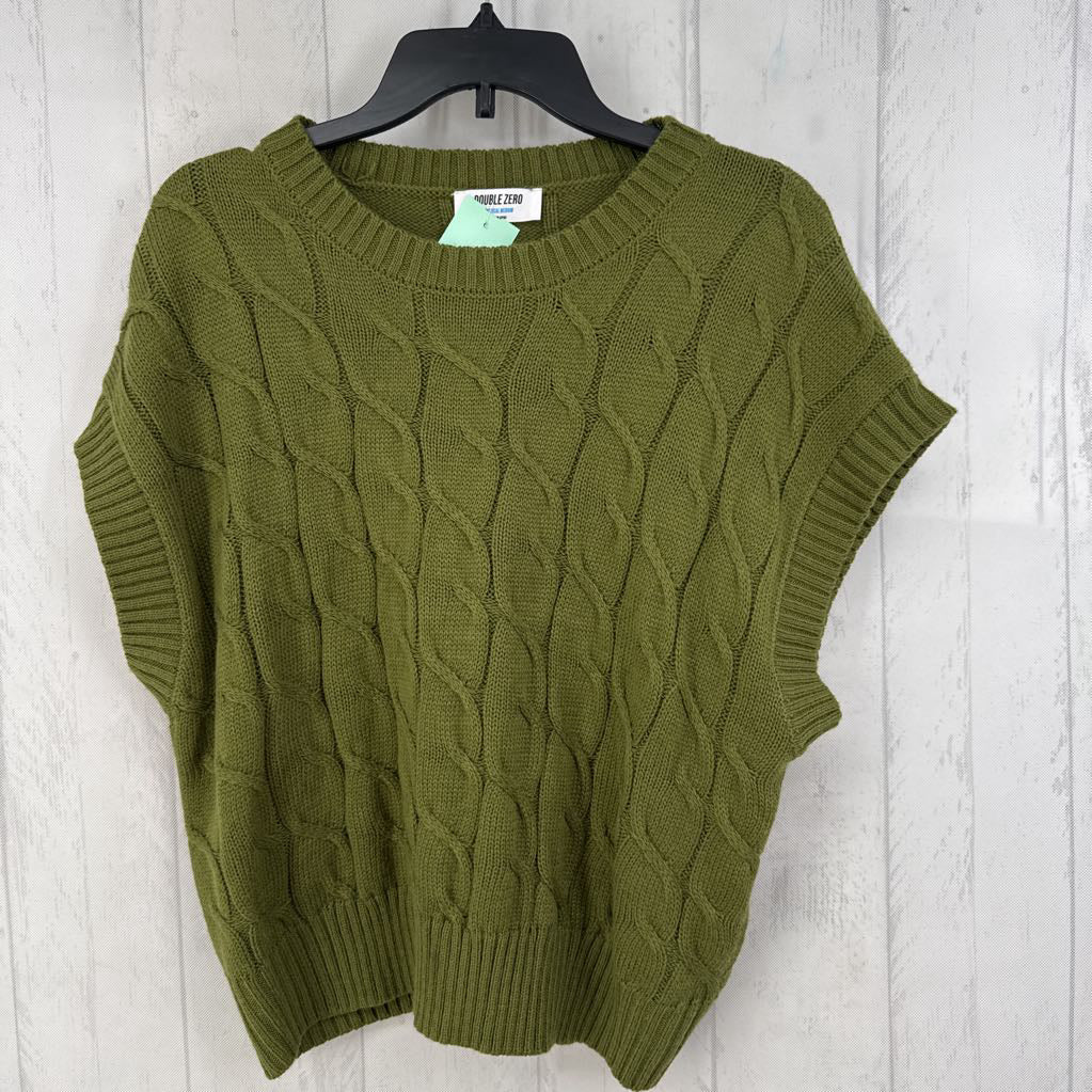 M cable-knit sweater vest