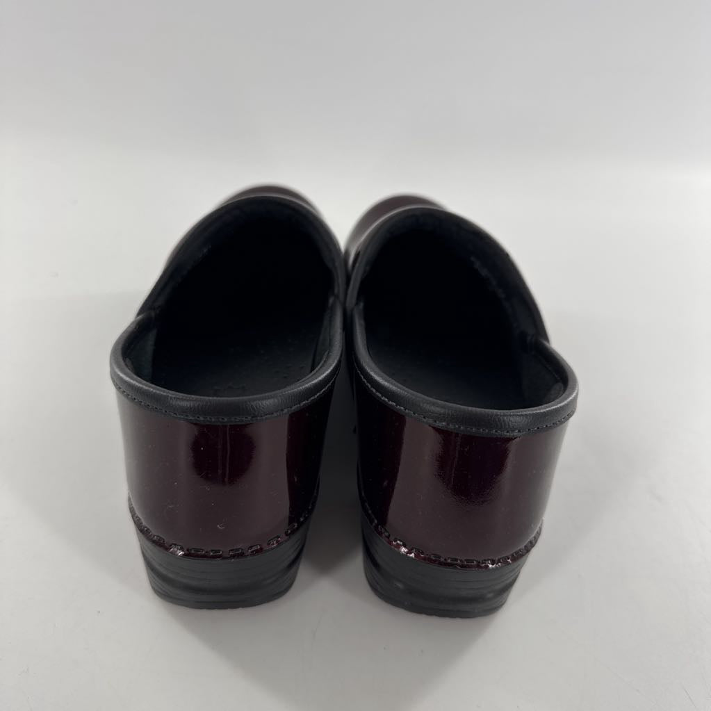 8 slip-on clogs