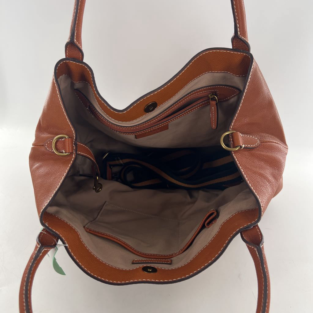 footed magnetic closure shoulder bag