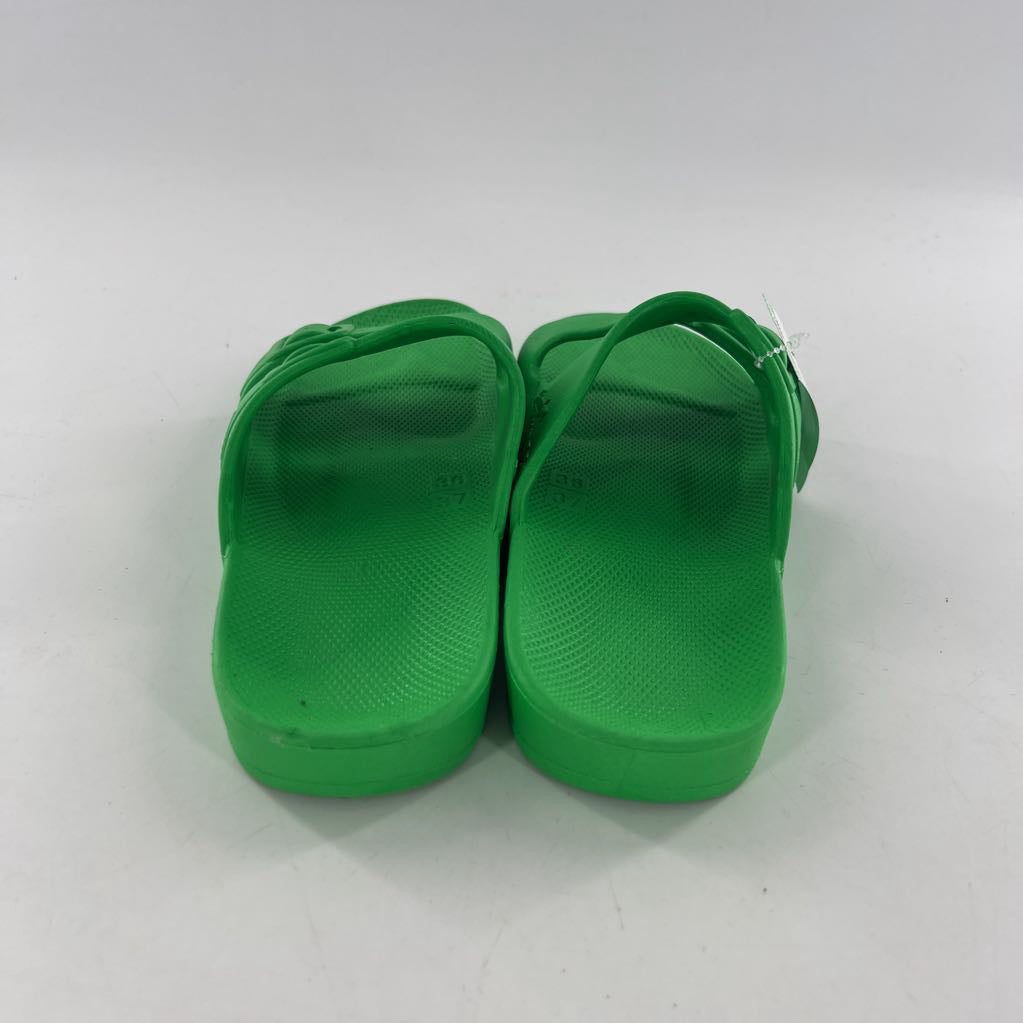 5-6 slip-on slides