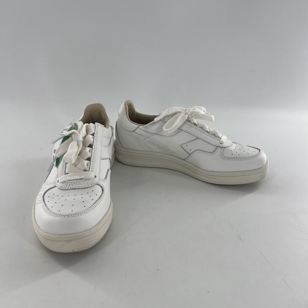 5 lace-up sneaker
