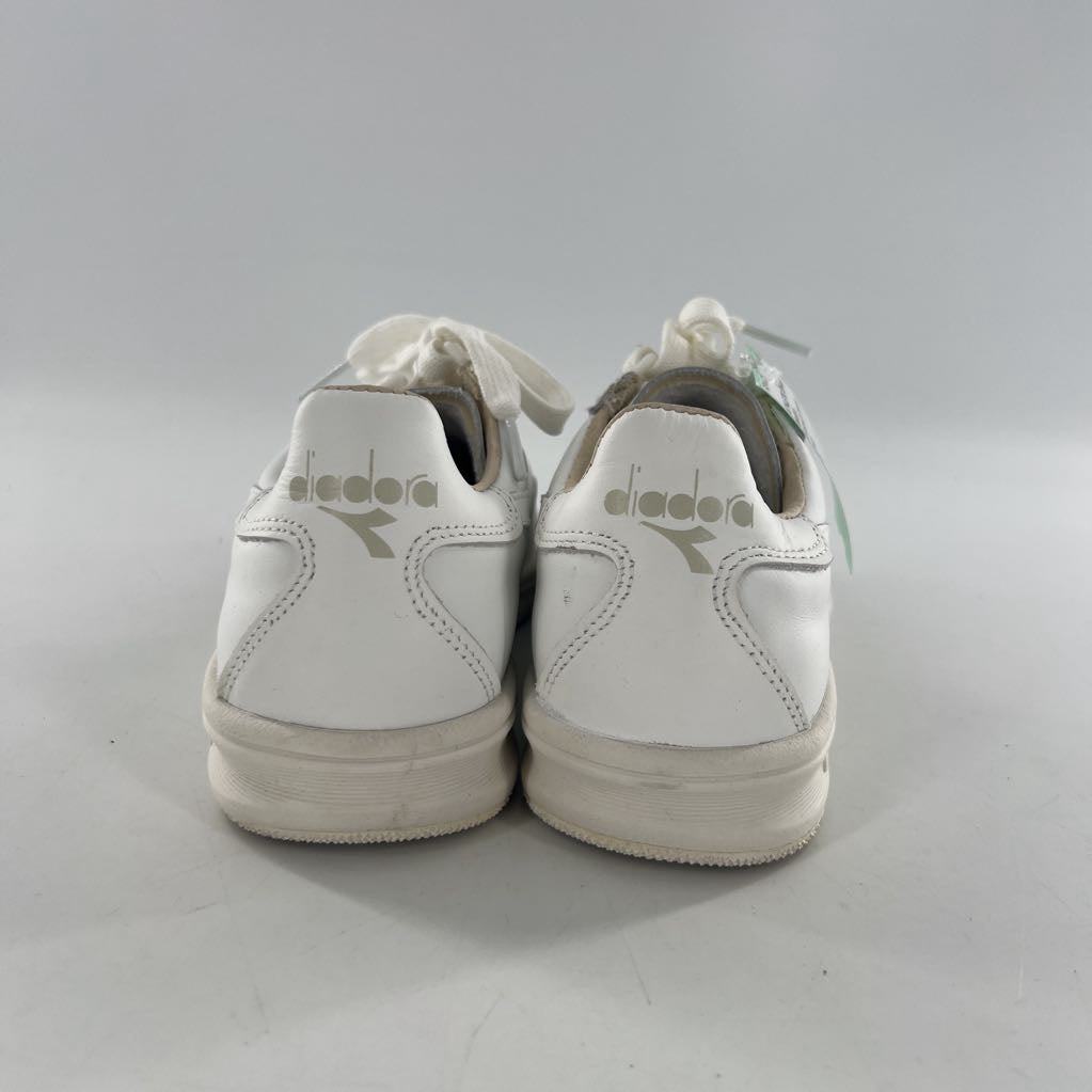 5 lace-up sneaker