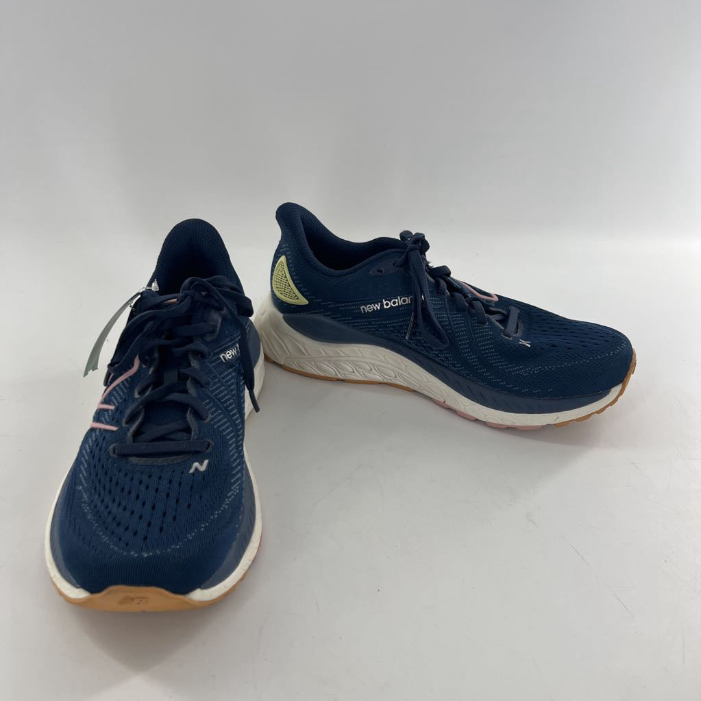 8.5 lace-up sneaker