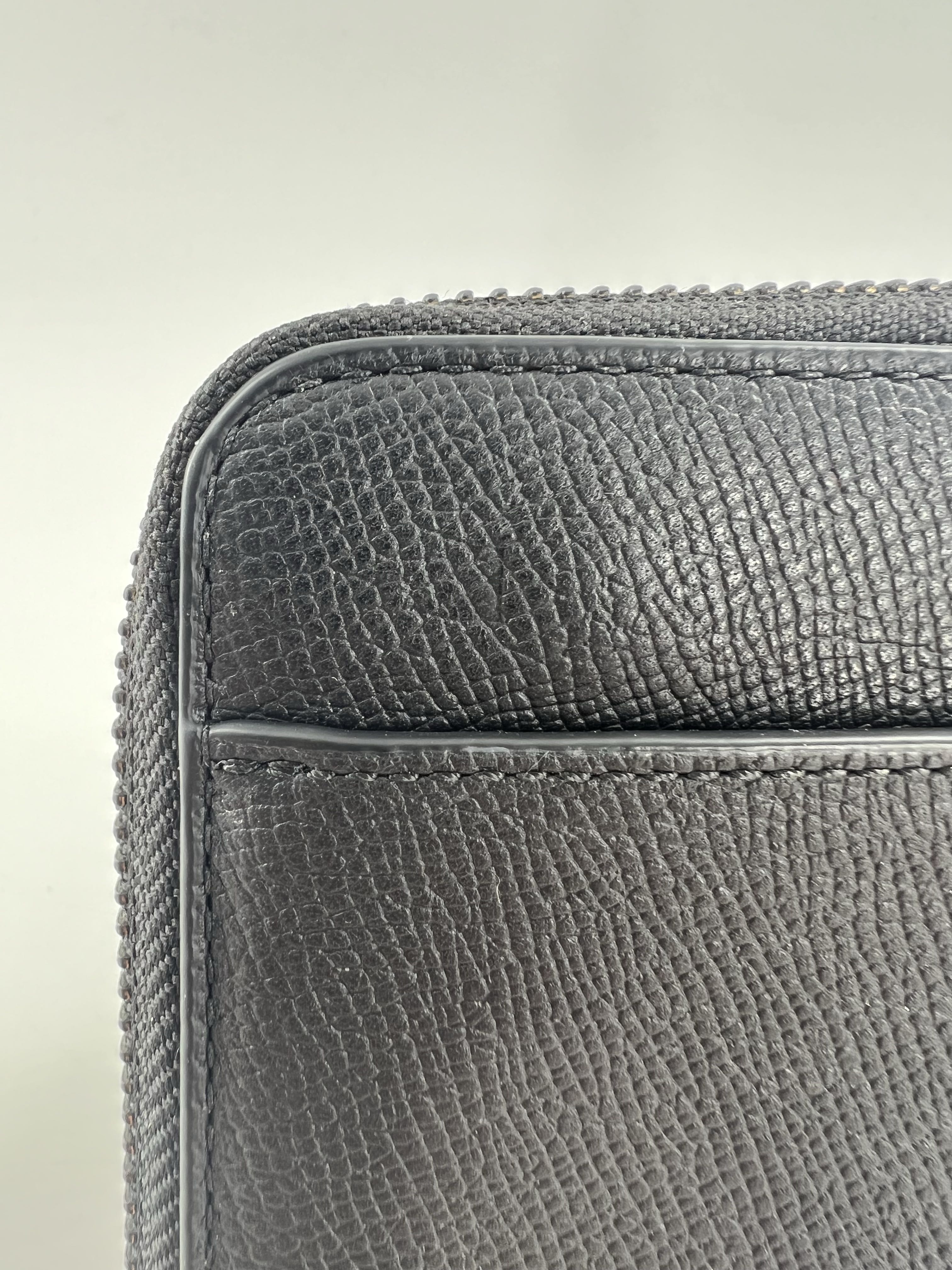 zip around wallet