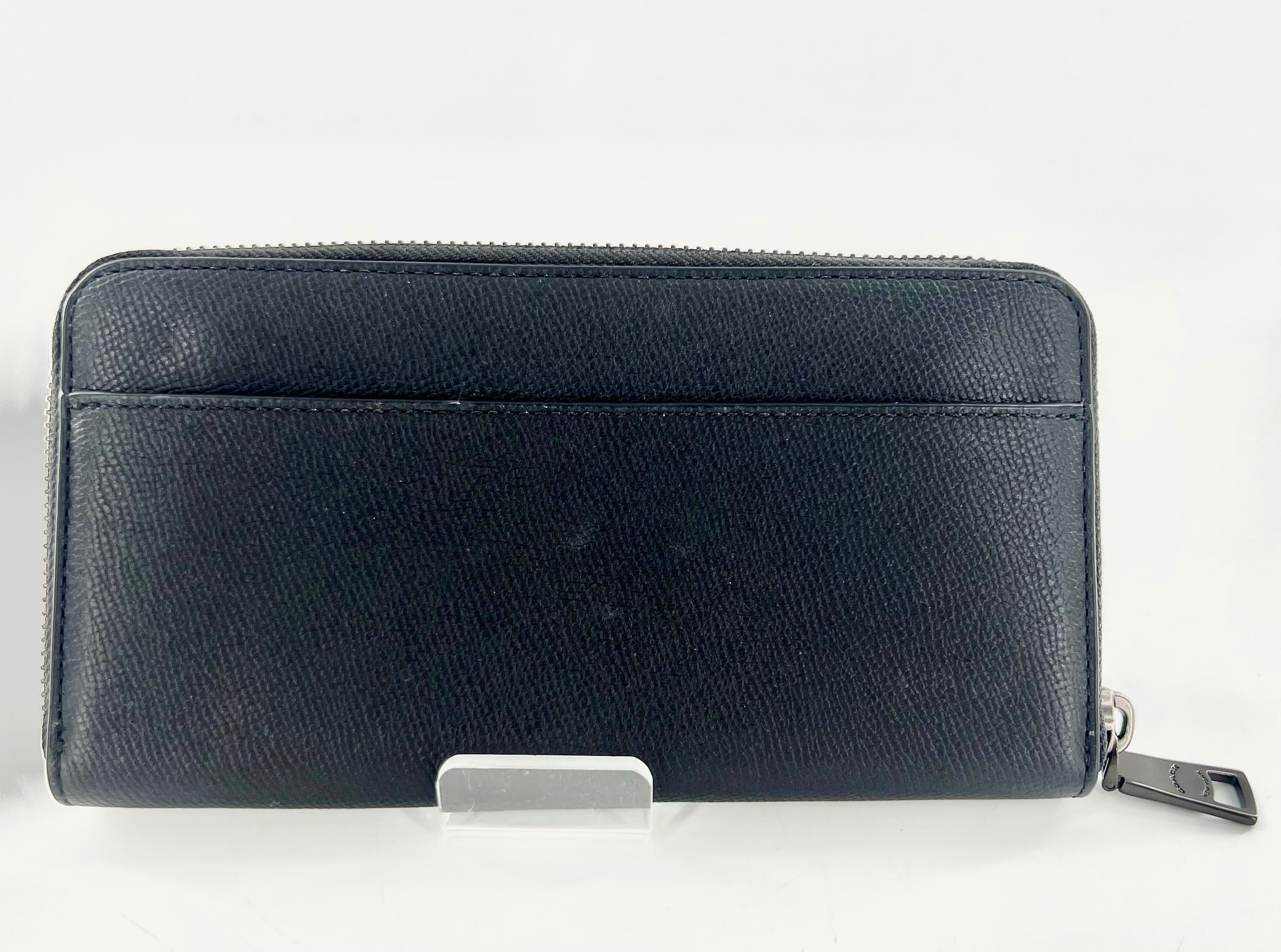 zip around wallet