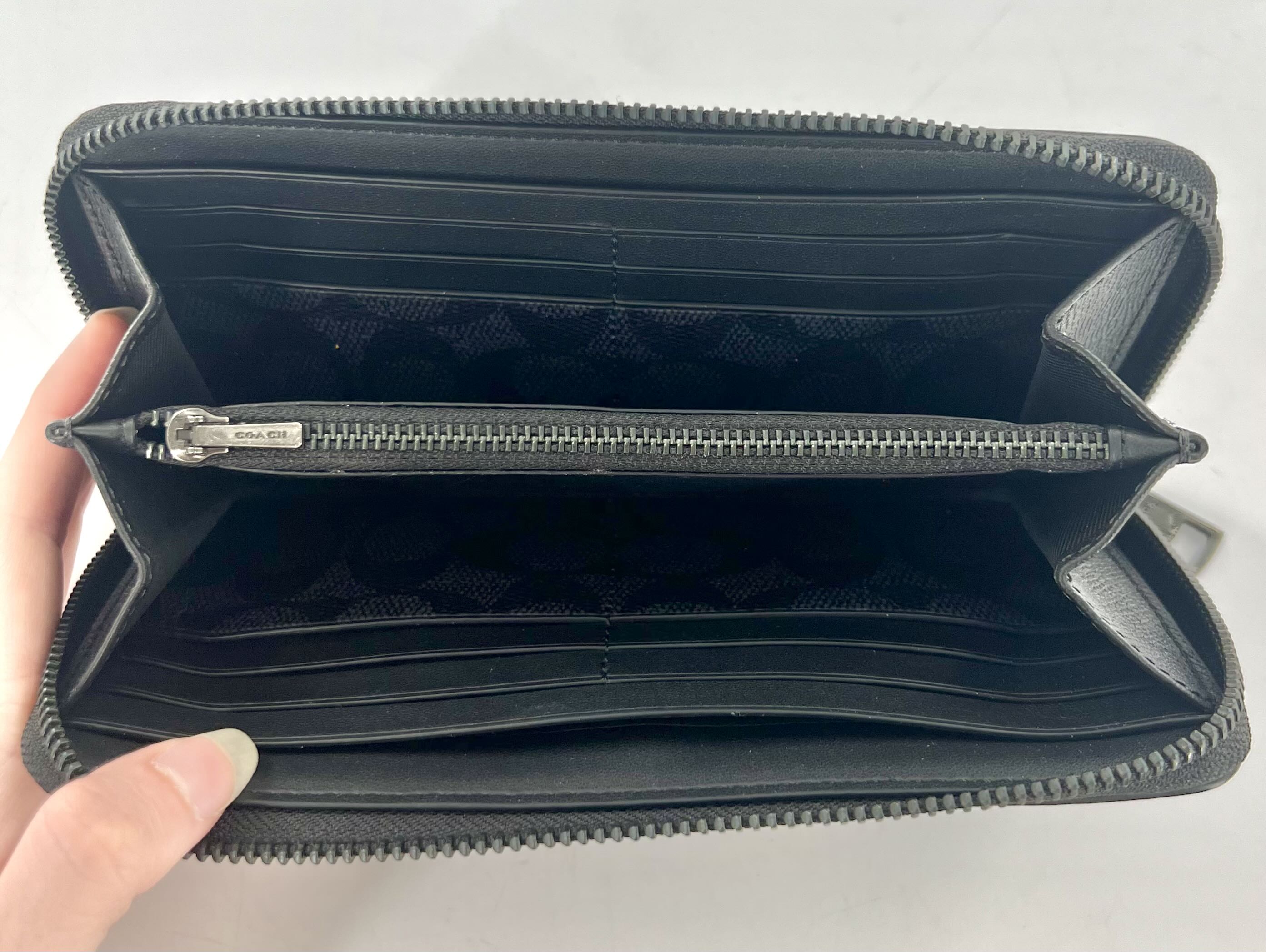 zip around wallet