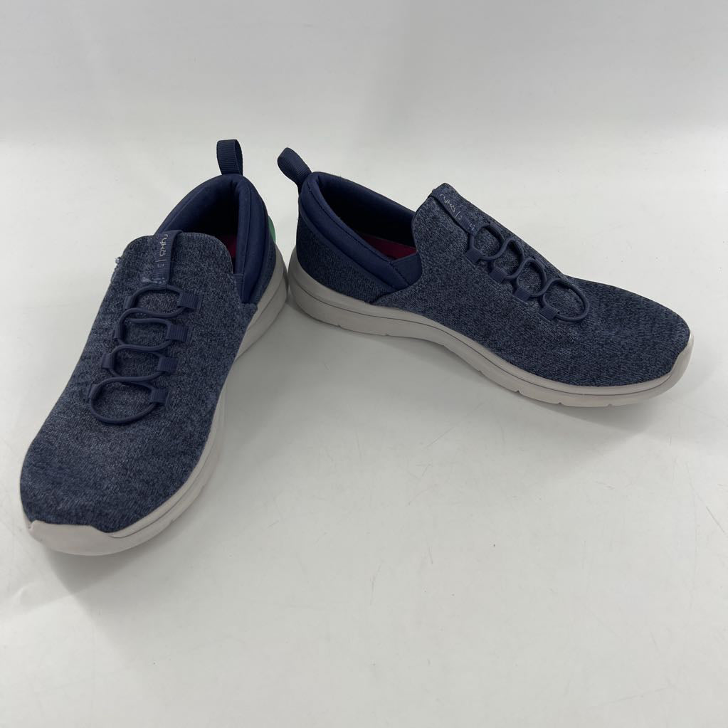 8 slip-on sneaker