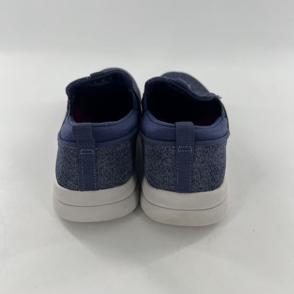 8 slip-on sneaker