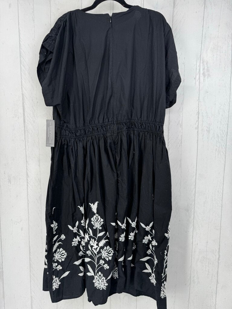 20 s/s embroidered crossover dress