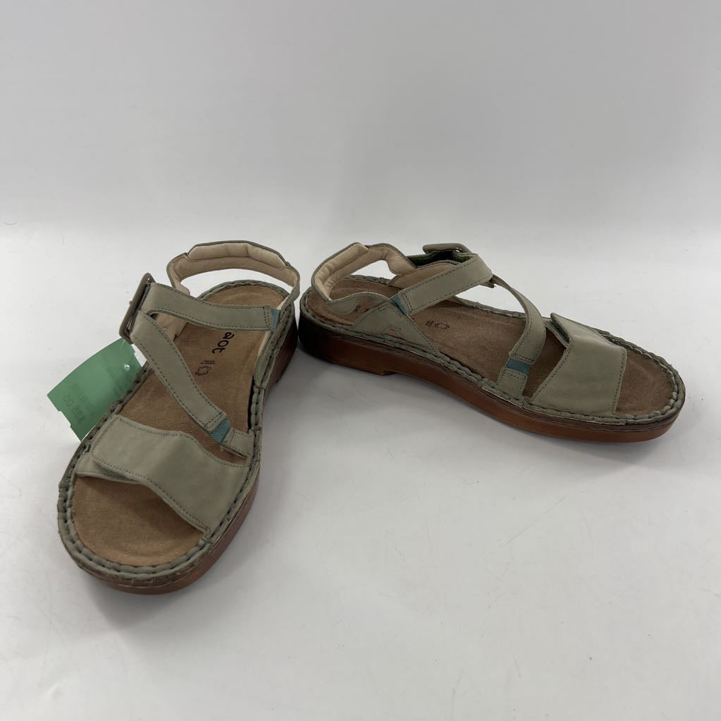 8 velcro strap walking sandal