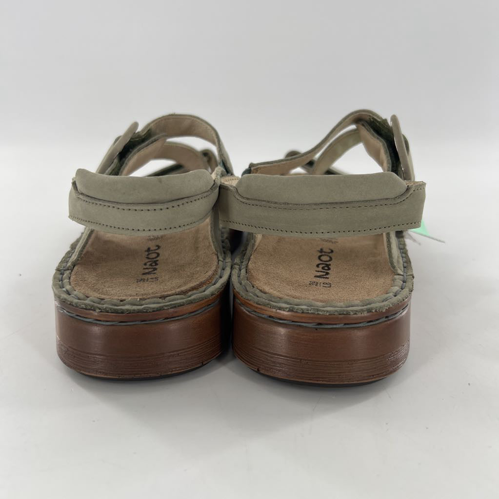 8 velcro strap walking sandal