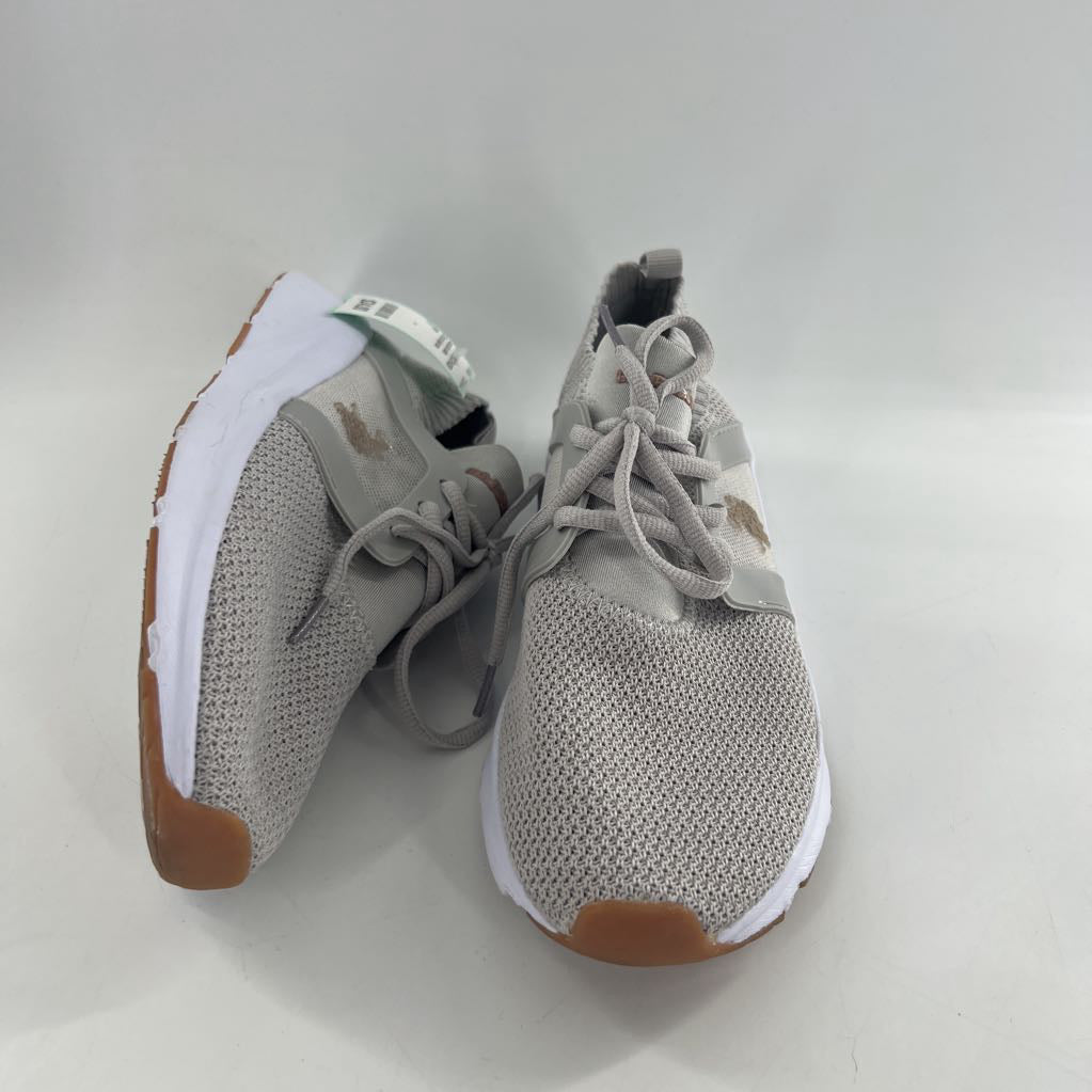 8 knit slip-ons