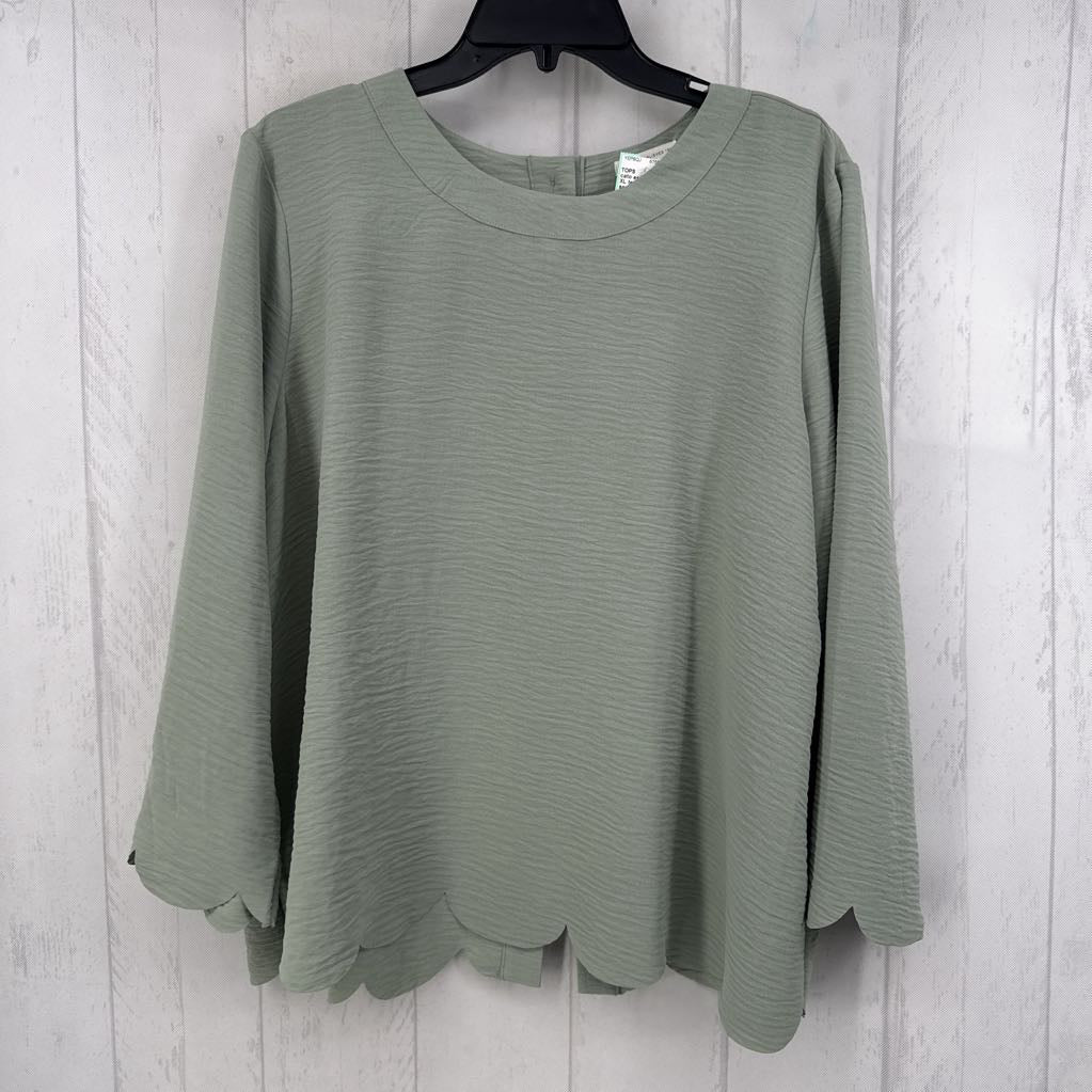 XL textured scallop edge 3/4 slv top