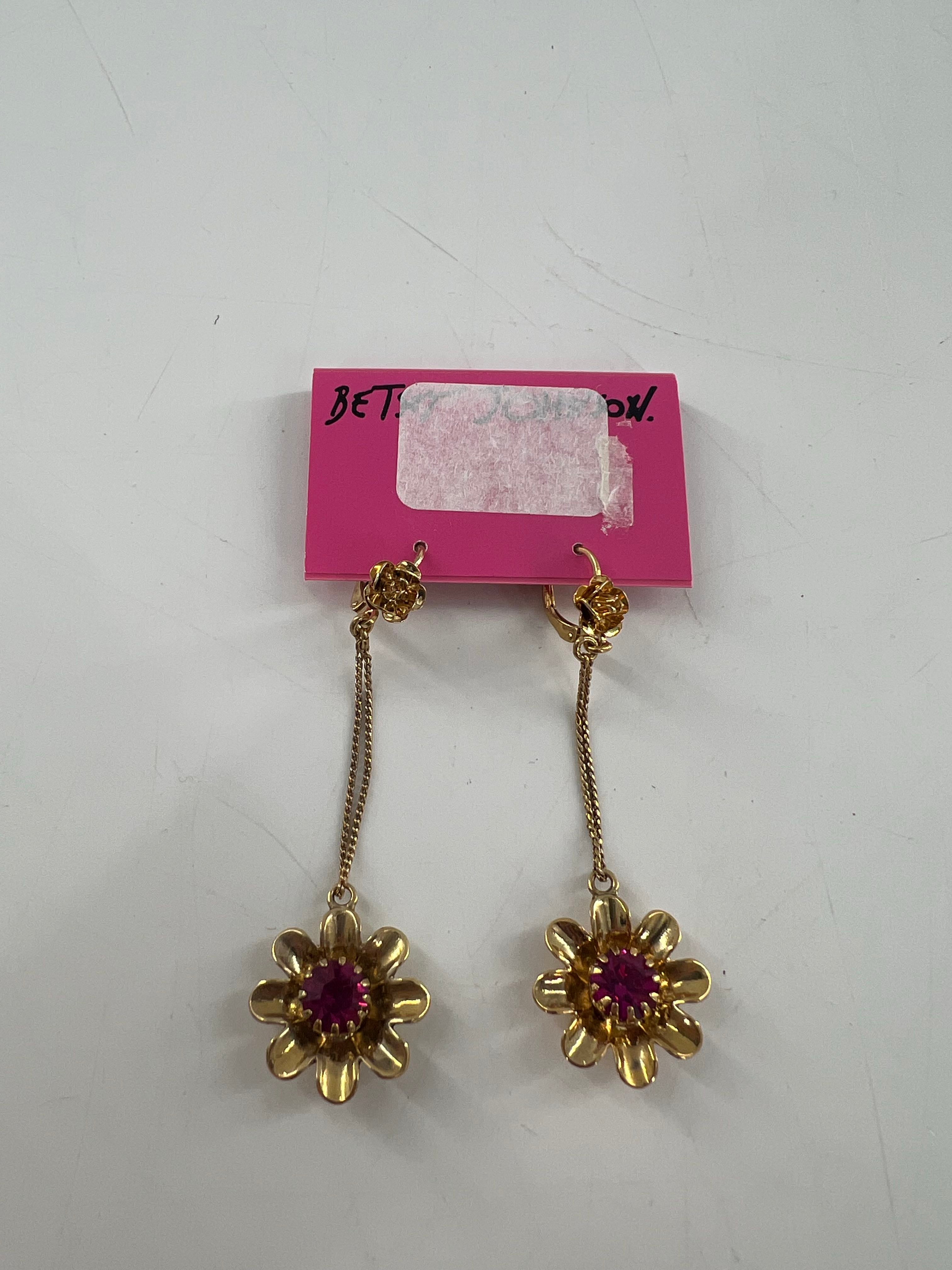 R28 gold tone & pink stone flower dangle earrings