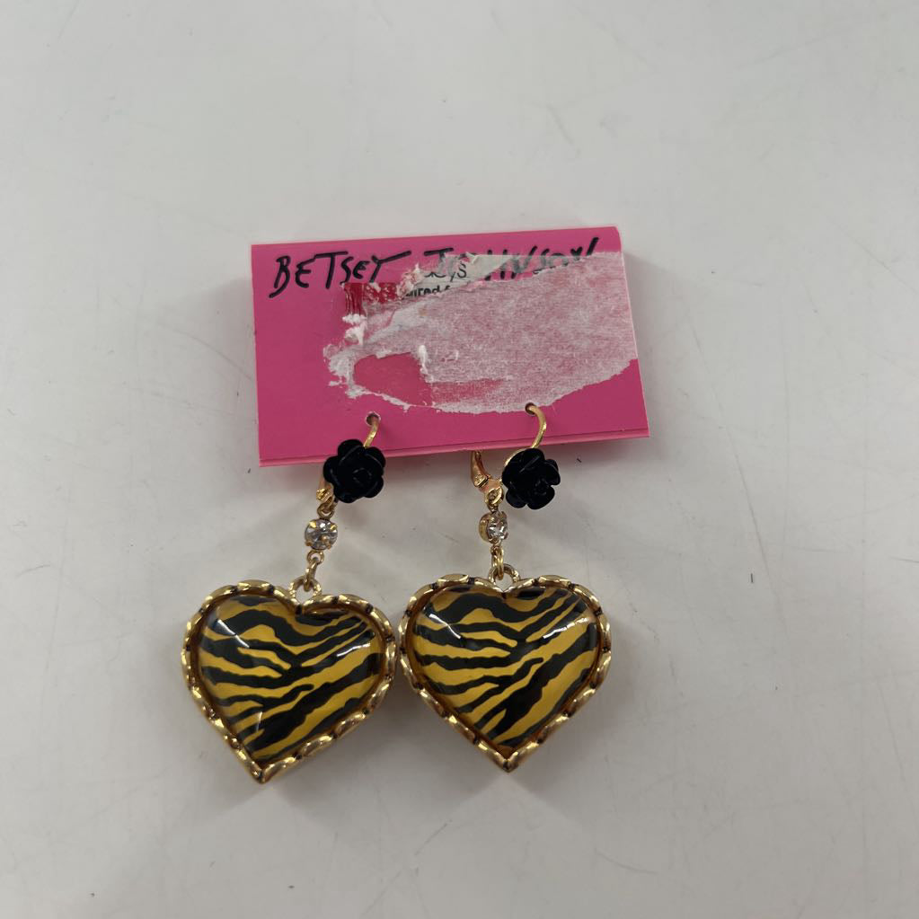 R25 gold & black heart dangle earrings