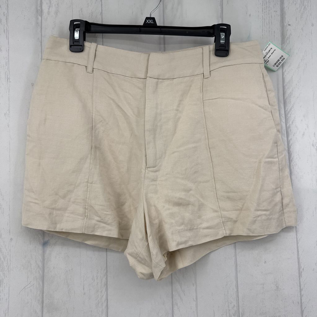 R88 L linen shorts
