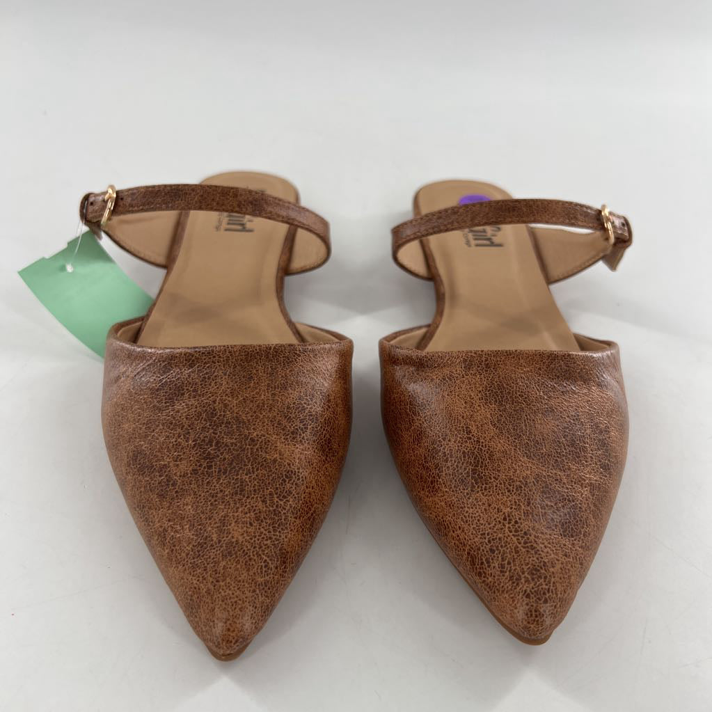 8 pointed toe slip-on mules