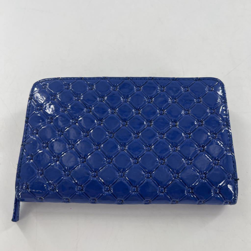 quilted bi-fold wallet
