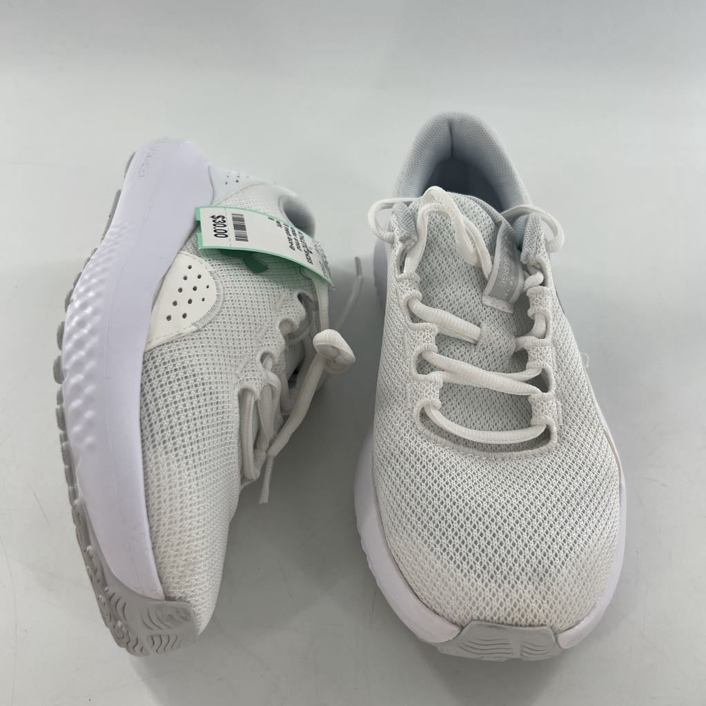 8 mesh lace-up sneaker