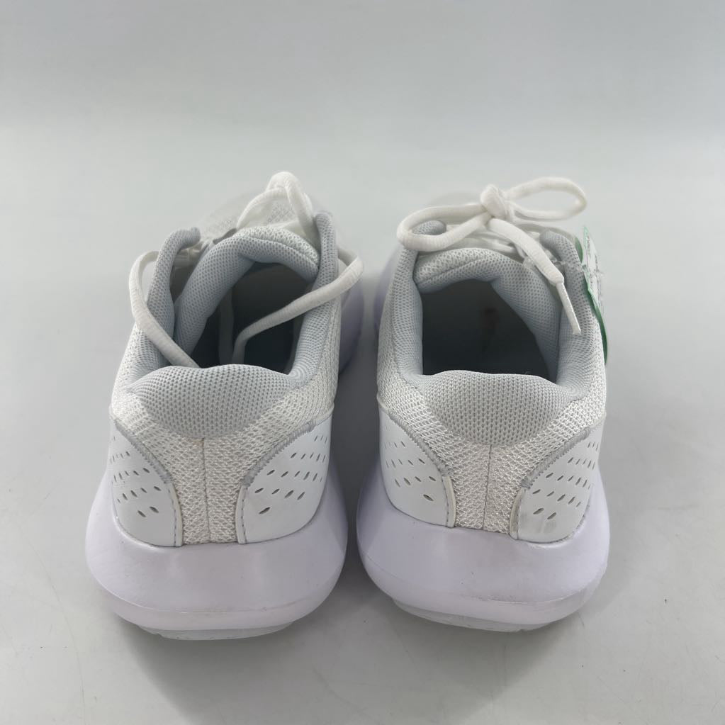 8 mesh lace-up sneaker