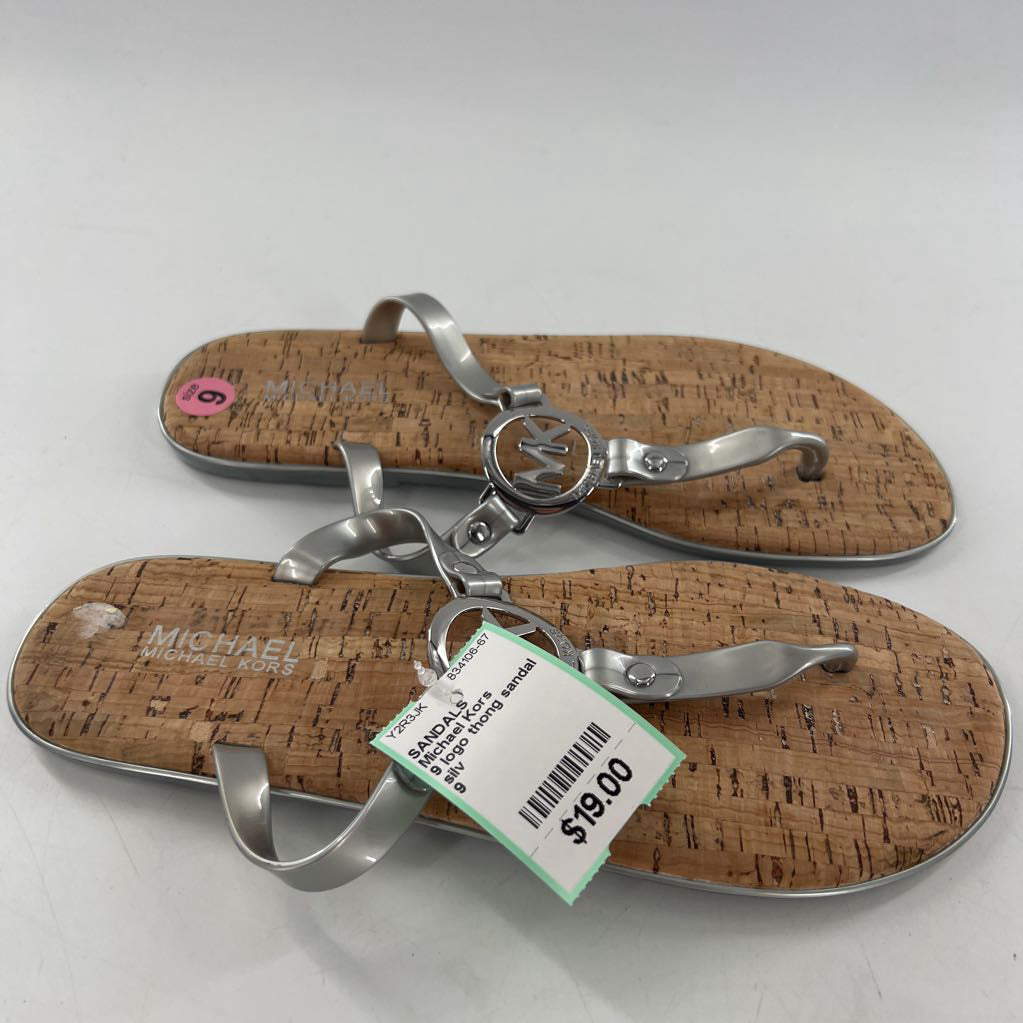 9 logo thong sandal